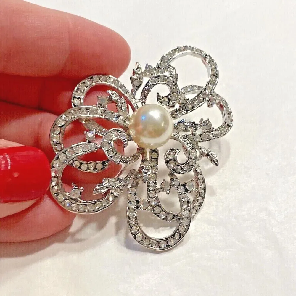 Vintage inspired silver brooch clear white rhinestones & single faux pearl pin